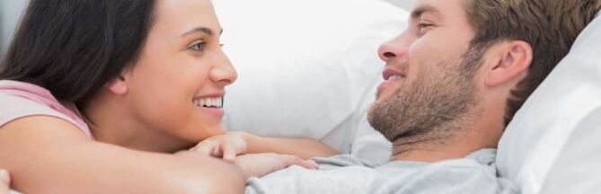 Сексуально активний чоловік з жінкою